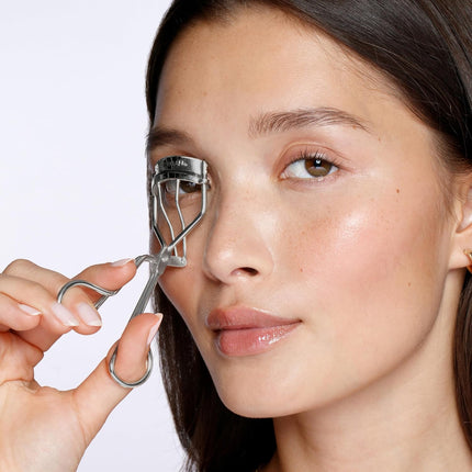 Classic Eyelash Curler for All Eye Shapes with Refill Pads