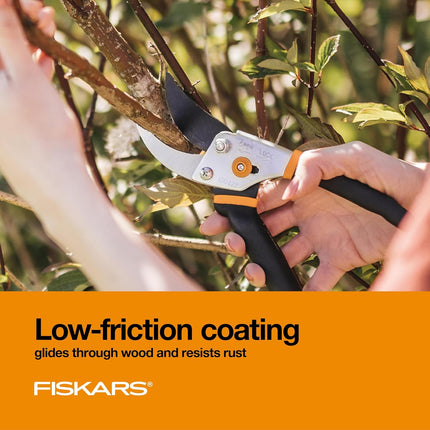 Fiskars Bypass Pruning Shears - Effortless Cutting with Sharp Steel Blades and Non-Slip Grip, Self-Cleaning Sap Groove, 5/8" Cut Capacity for Stems & Branches